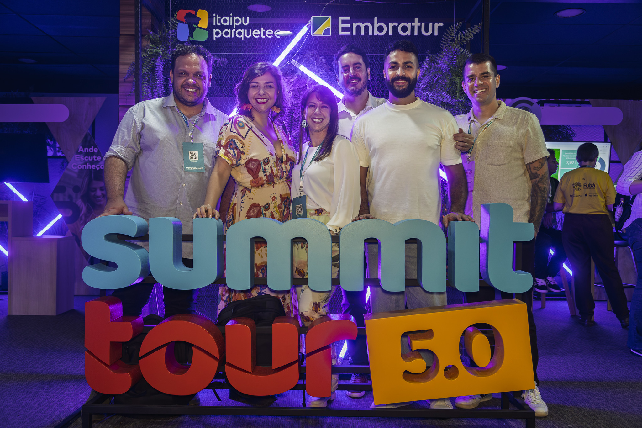 Painéis e Debates do Mundo Summit Tour
